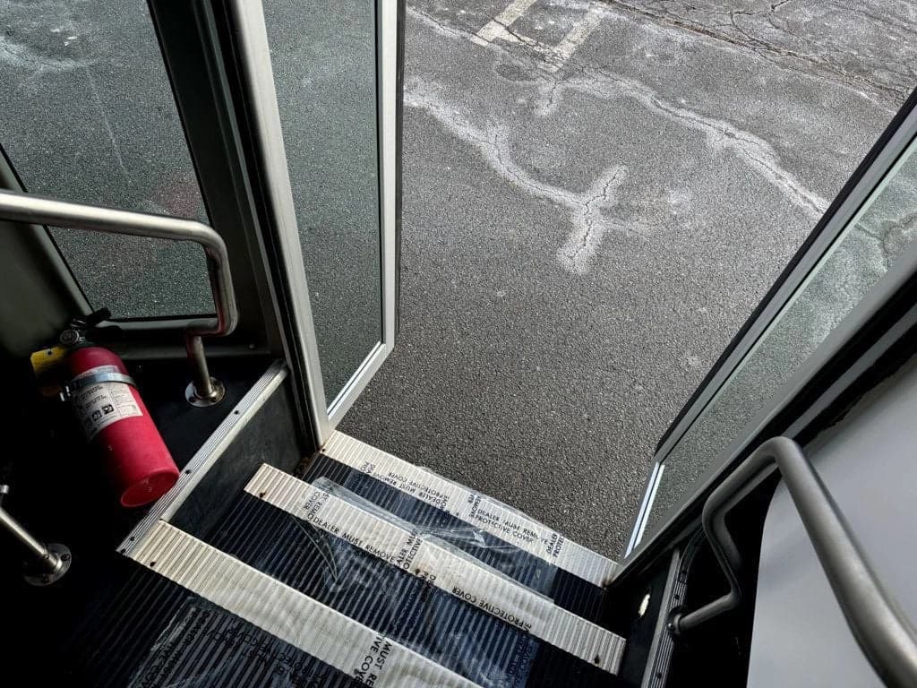 2016 Ford E-350 ElDorado Shuttle Bus - Image 21