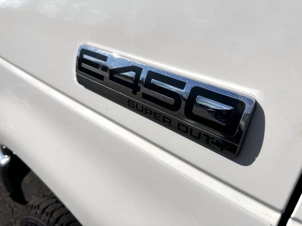 2015 Ford E-450 Shuttle Bus - Image 15