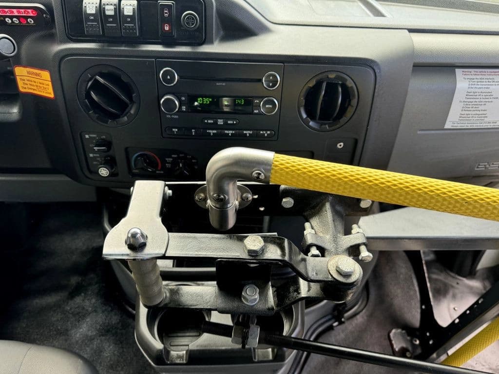 2015 Ford E-450 Shuttle Bus - Image 21