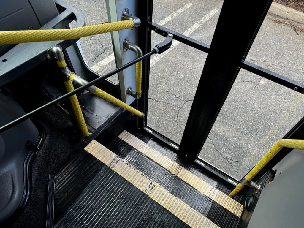 2015 Ford E-450 Shuttle Bus - Image 22