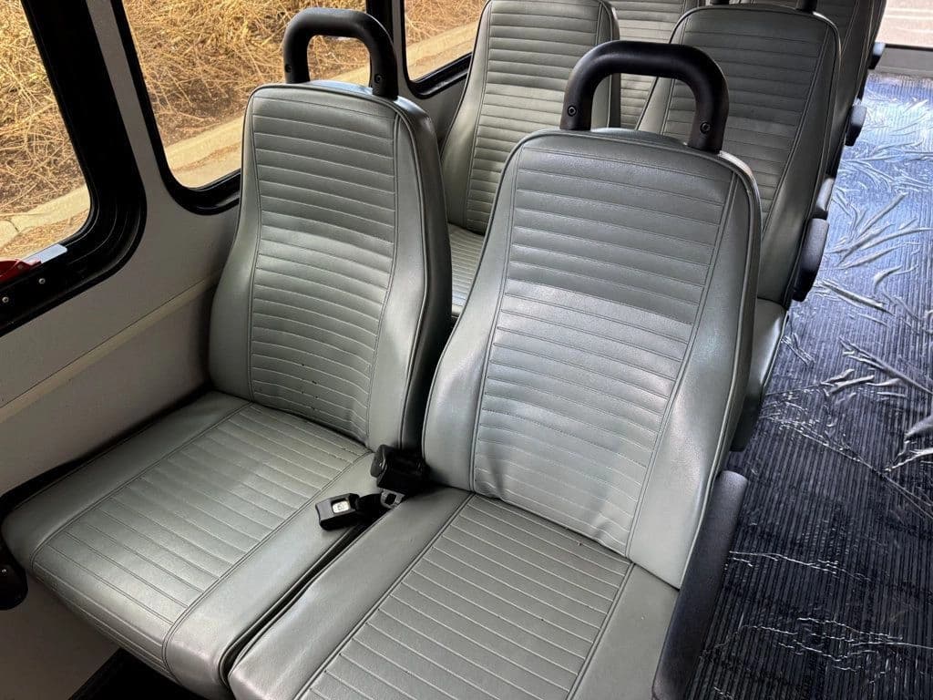 2015 Ford E-450 Shuttle Bus - Image 24