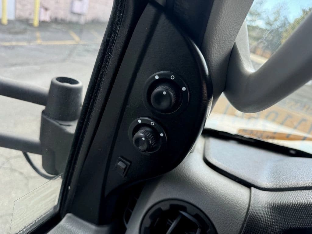 2015 Ford E-450 Shuttle Bus - Image 29