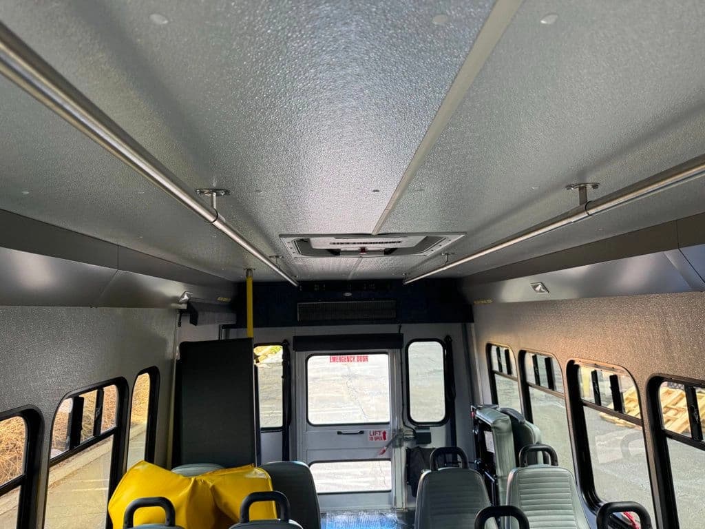 2015 Ford E-450 Shuttle Bus - Image 34
