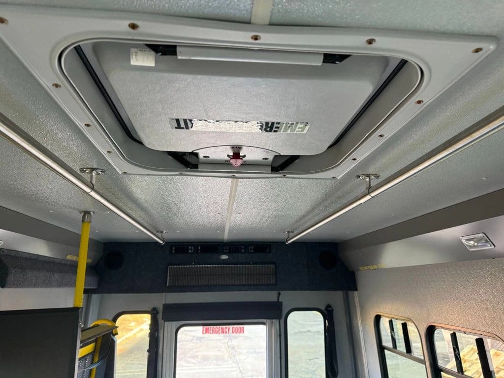 2015 Ford E-450 Shuttle Bus - Image 36