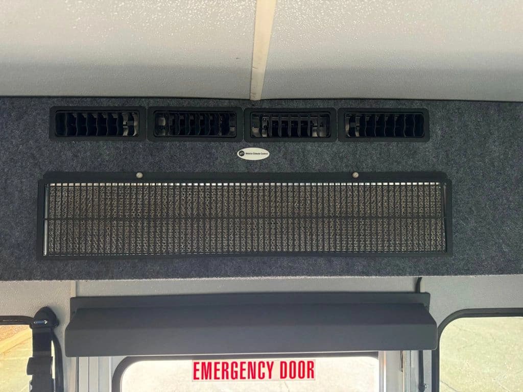 2015 Ford E-450 Shuttle Bus - Image 37