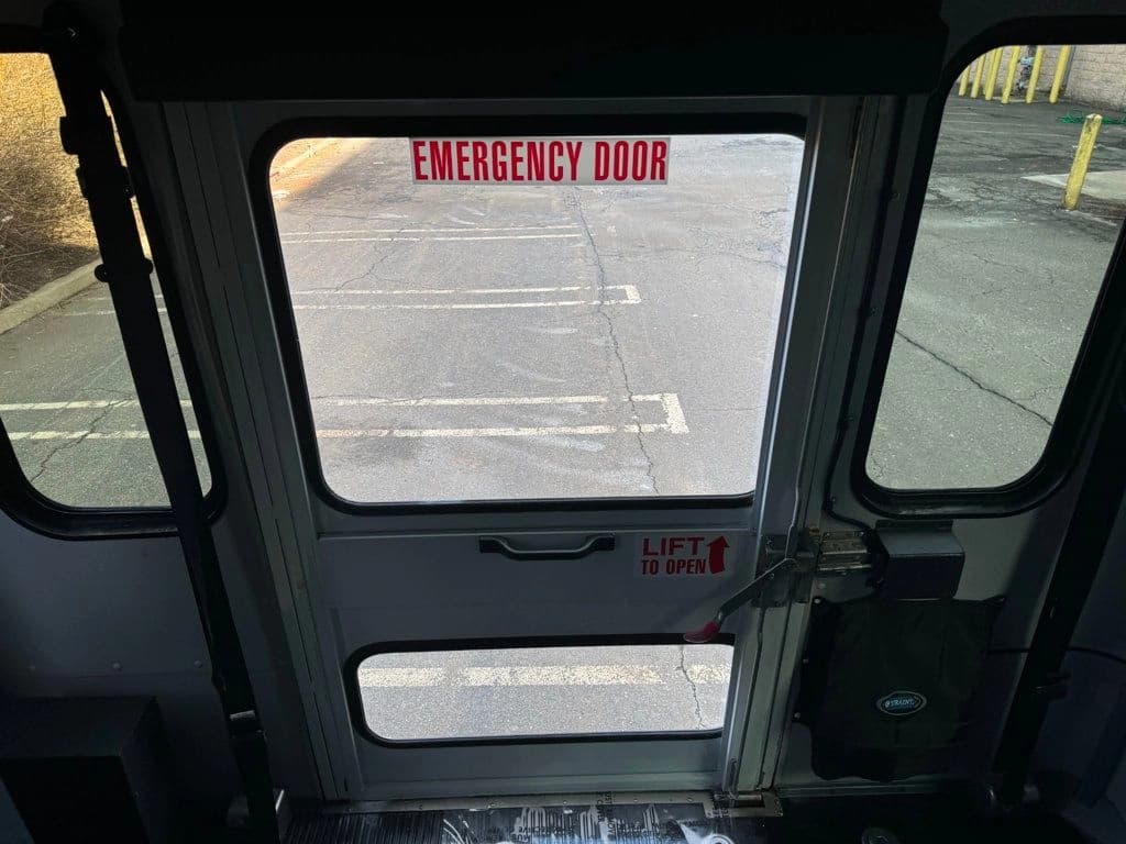2015 Ford E-450 Shuttle Bus - Image 39