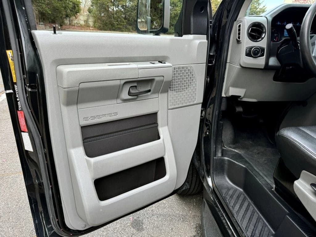 2021 Ford E-350 TurtleTop VanTerra  - Image 13
