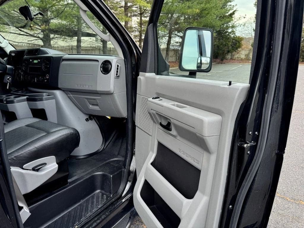 2021 Ford E-350 TurtleTop VanTerra  - Image 15