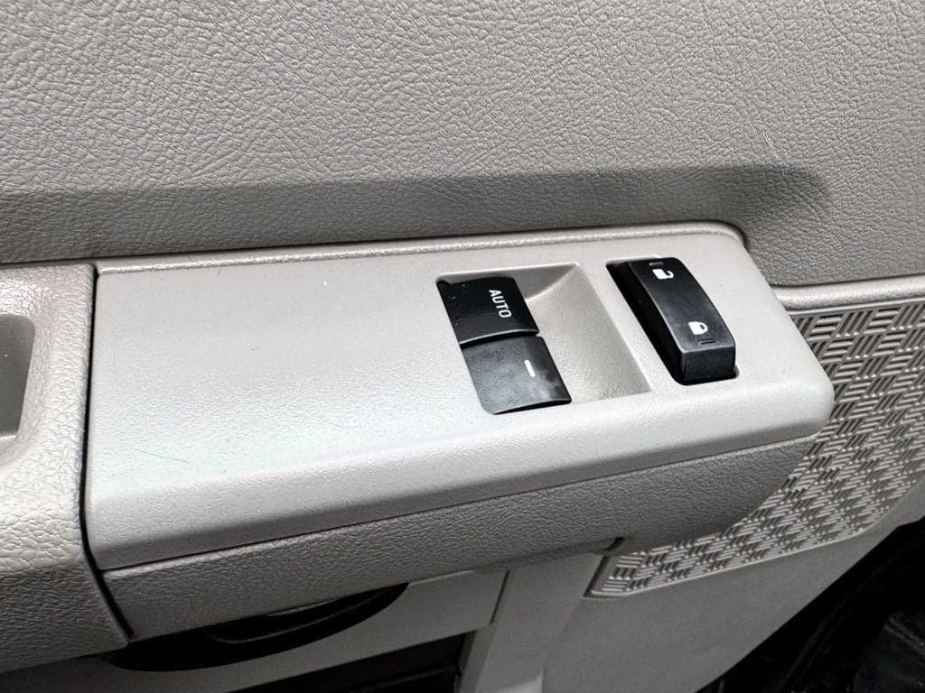 2021 Ford E-350 TurtleTop VanTerra  - Image 29