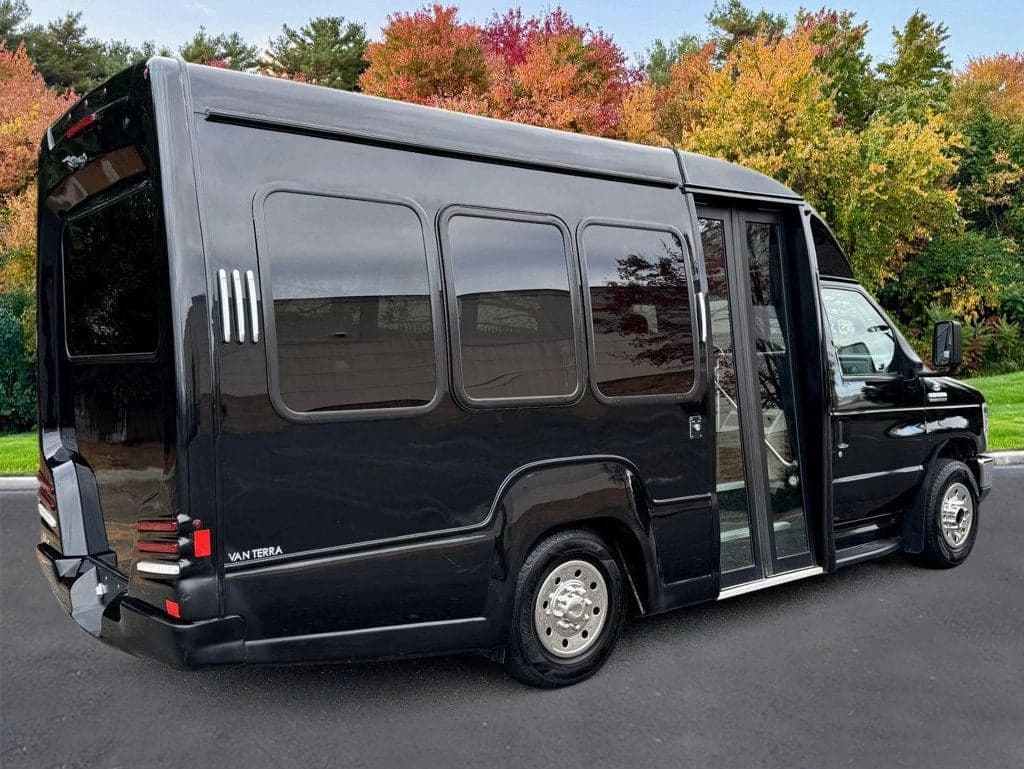 2021 Ford E-350 TurtleTop VanTerra  - Image 7