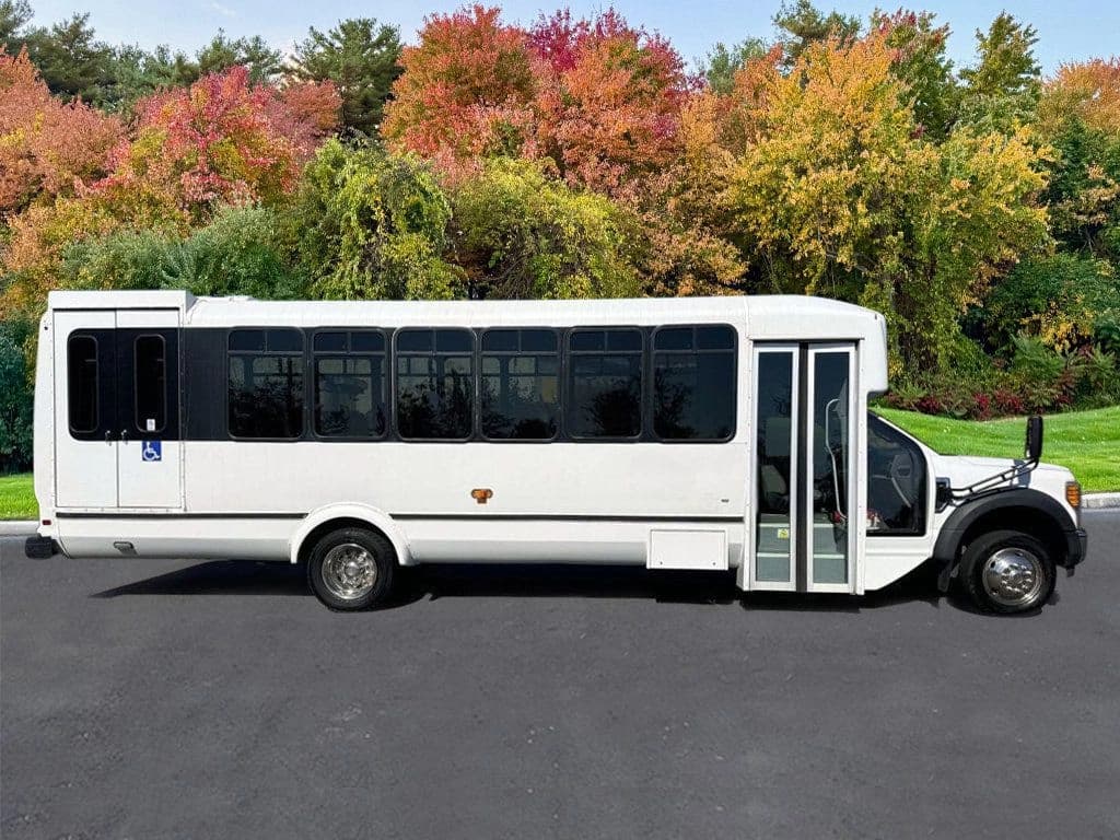 2017 Ford F-550 Wheelchair Shuttle Bus - Image 3