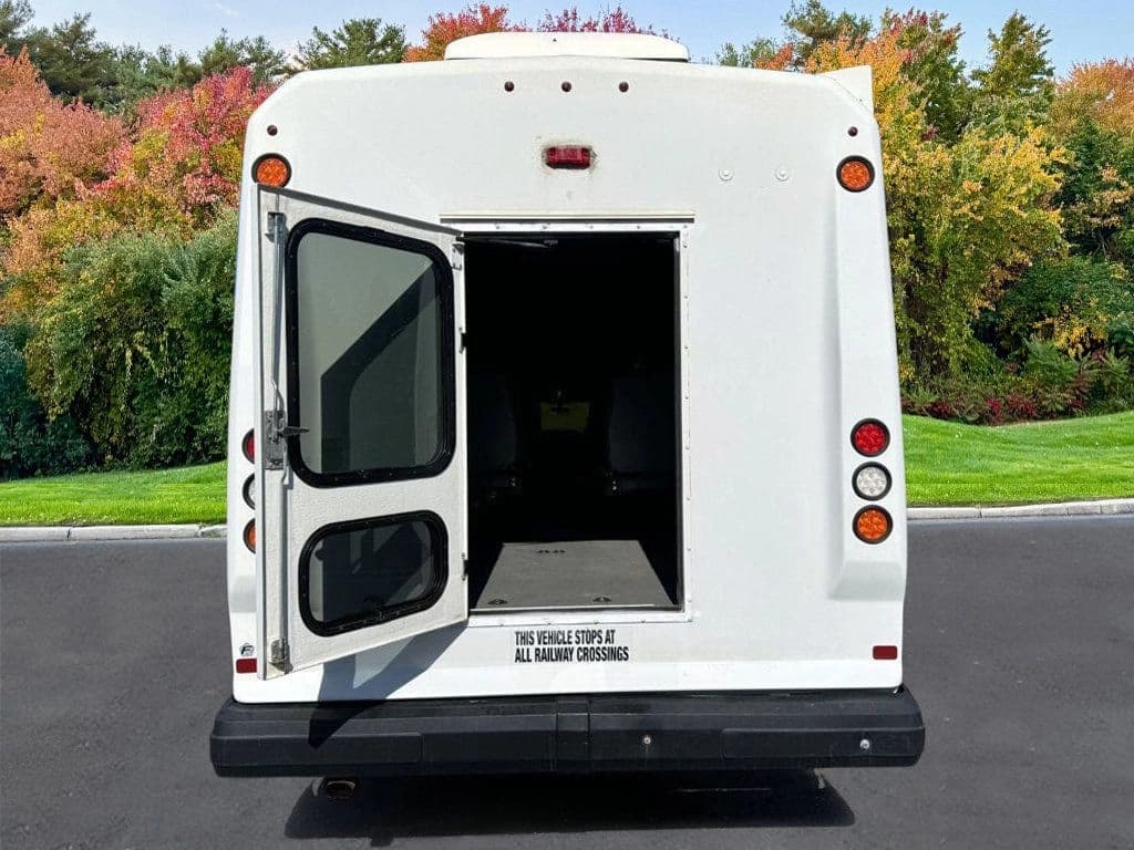 2017 Ford F-550 Wheelchair Shuttle Bus - Image 10