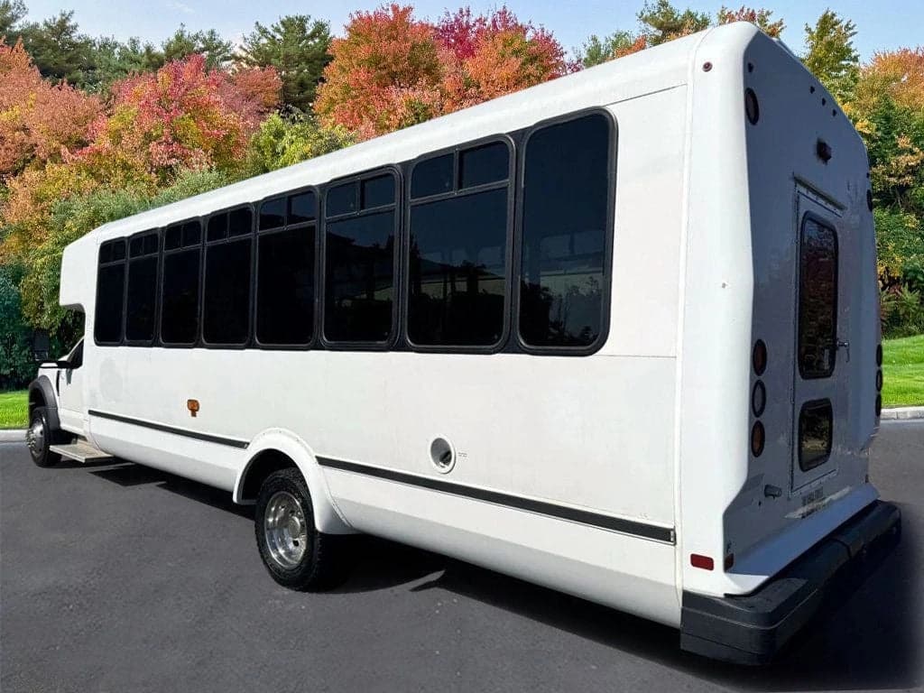 2017 Ford F-550 Wheelchair Shuttle Bus - Image 11