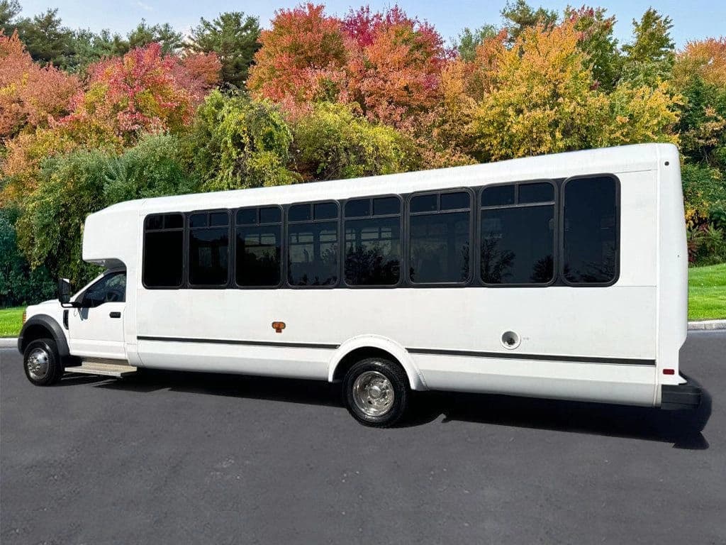 2017 Ford F-550 Wheelchair Shuttle Bus - Image 12