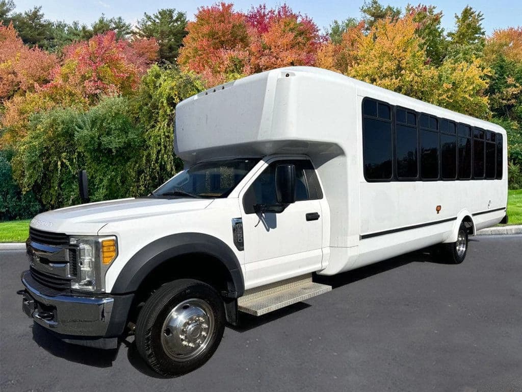 2017 Ford F-550 Wheelchair Shuttle Bus - Image 14