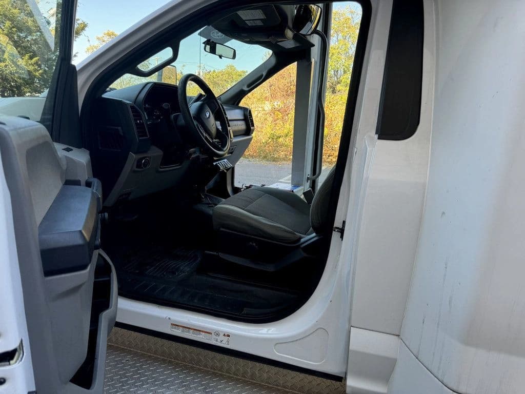 2017 Ford F-550 Wheelchair Shuttle Bus - Image 18