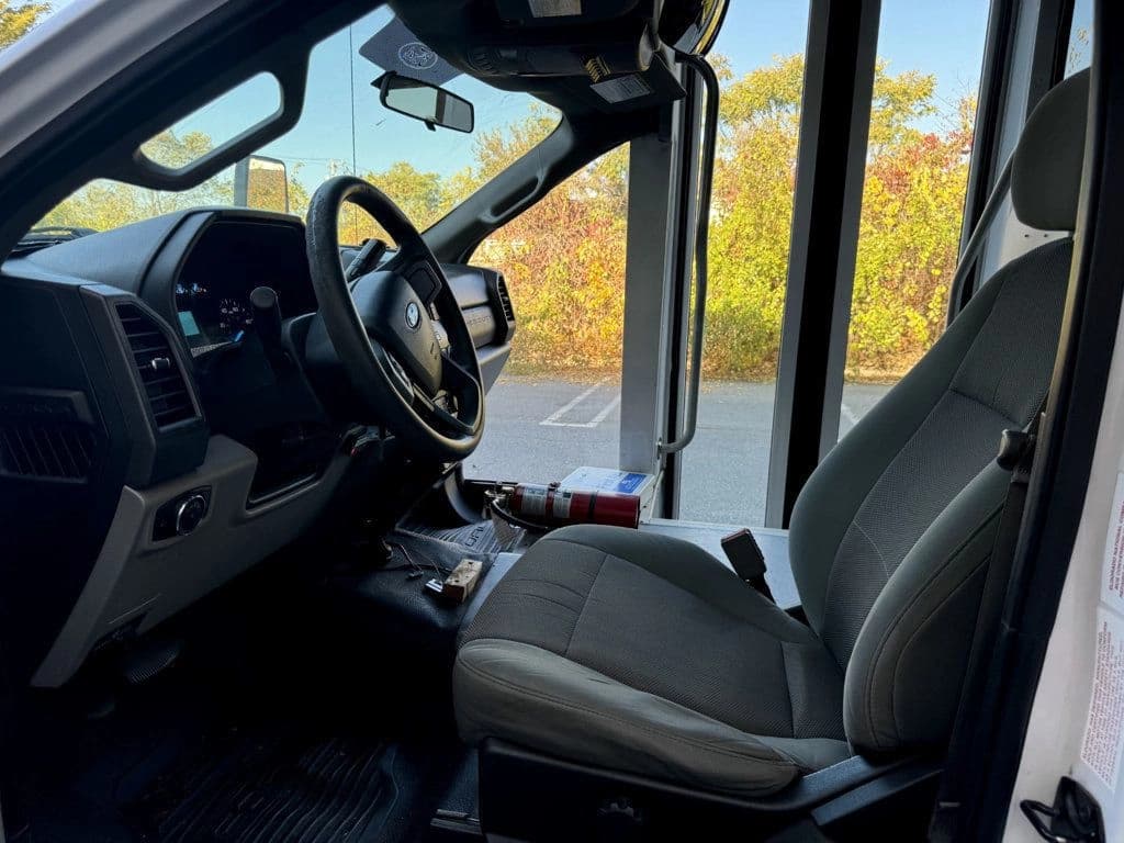 2017 Ford F-550 Wheelchair Shuttle Bus - Image 19