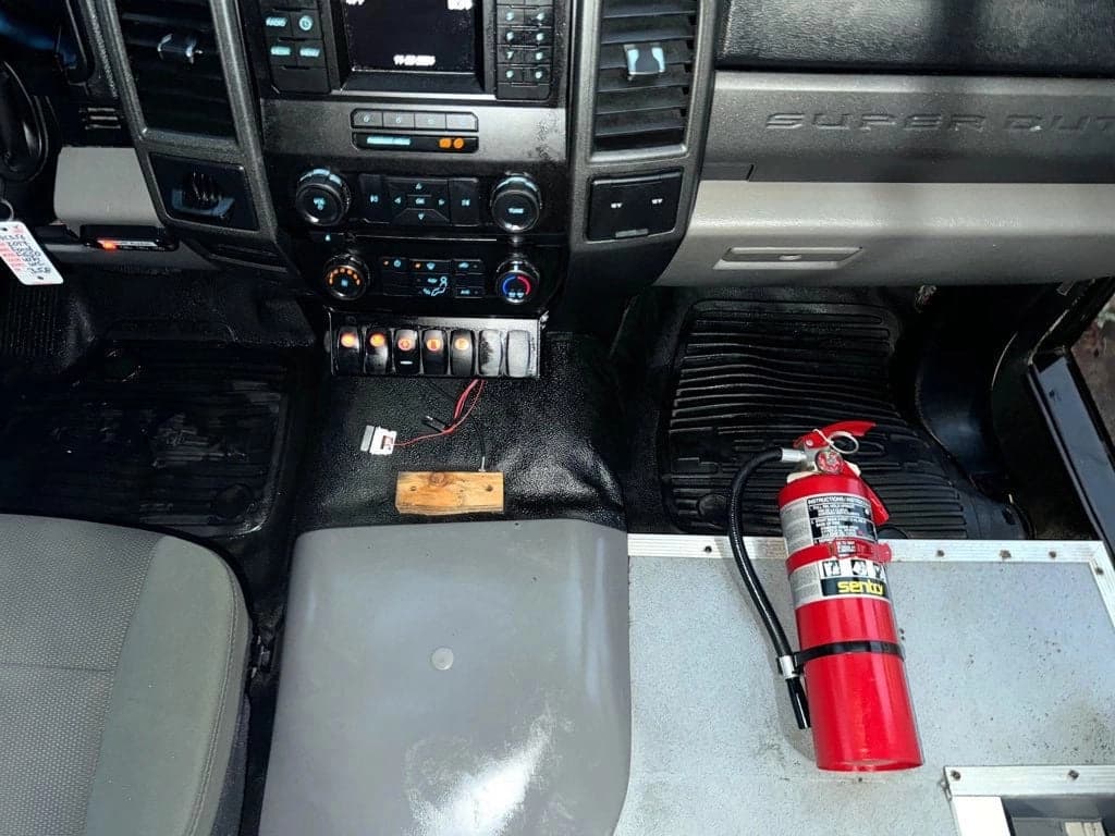 2017 Ford F-550 Wheelchair Shuttle Bus - Image 22