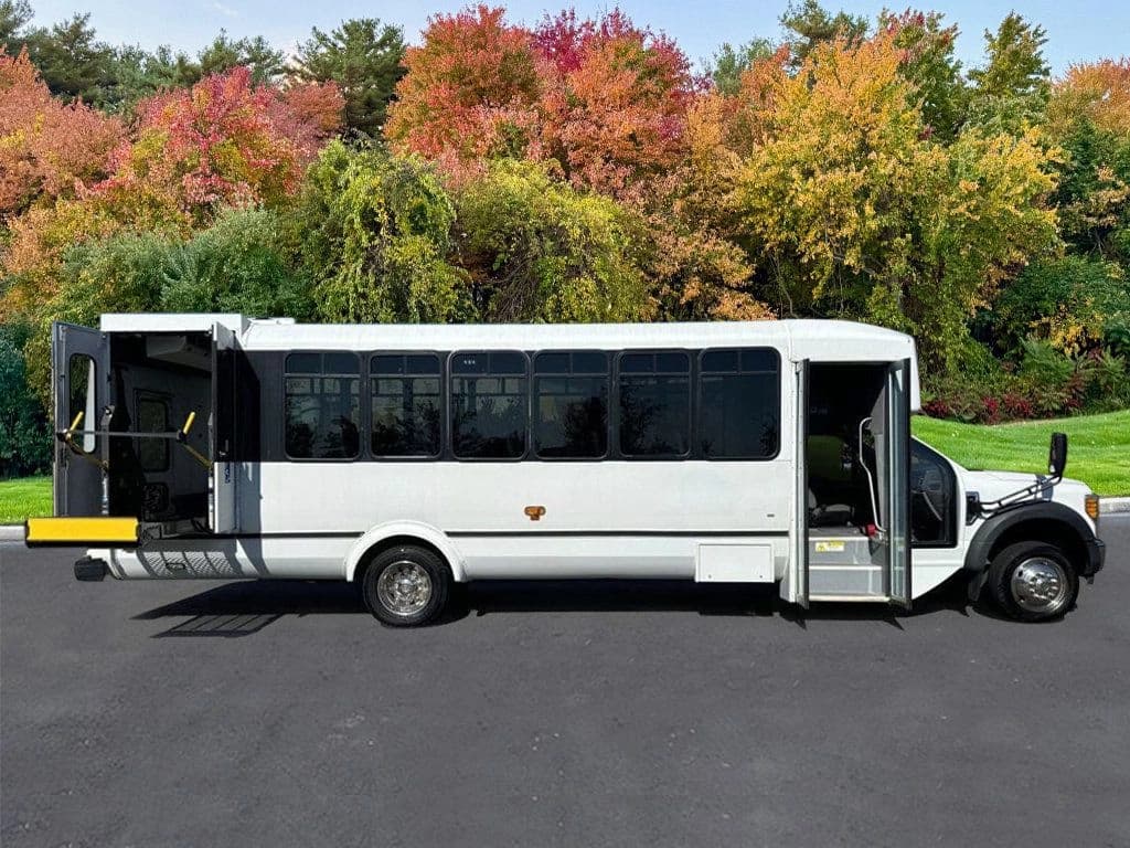 2017 Ford F-550 Wheelchair Shuttle Bus - Image 5