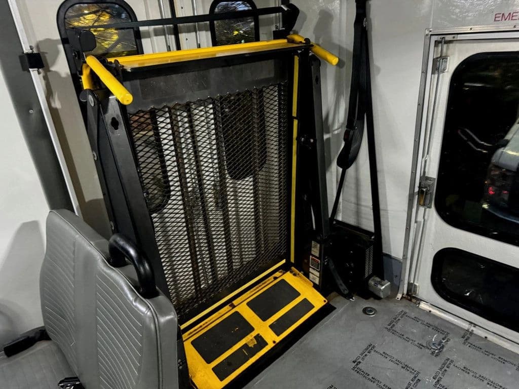 2017 Ford F-550 Wheelchair Shuttle Bus - Image 37