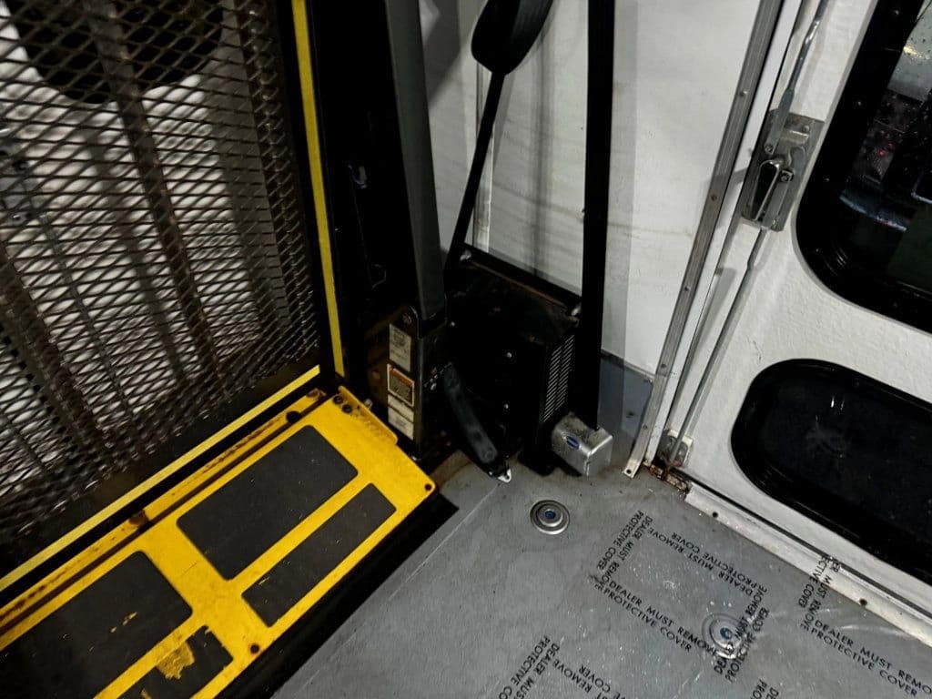 2017 Ford F-550 Wheelchair Shuttle Bus - Image 38