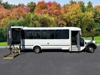 2017 Ford F-550 bus