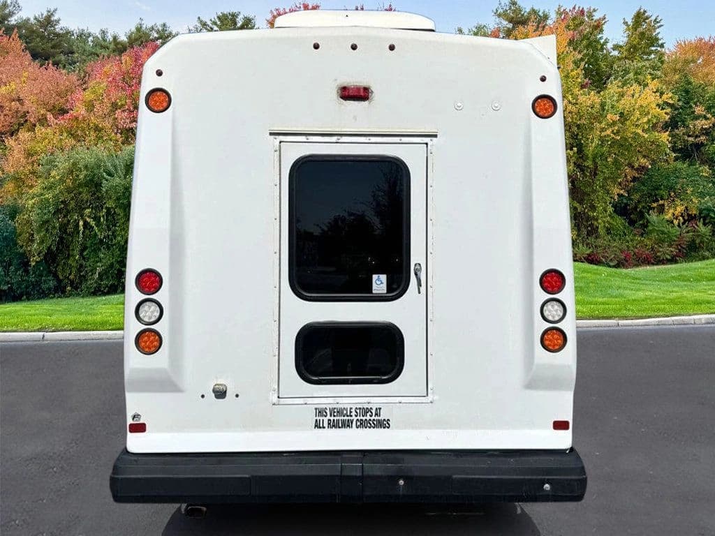 2017 Ford F-550 Wheelchair Shuttle Bus - Image 9