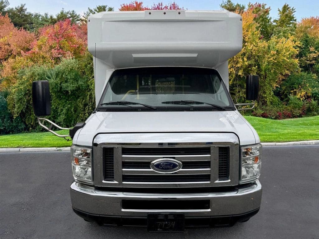 2016 Ford E350 Shuttle Bus - Image 2