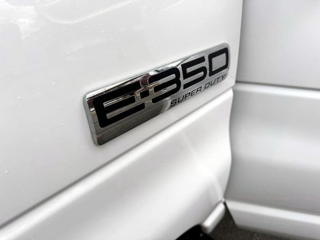 2016 Ford E350 Shuttle Bus - Image 16