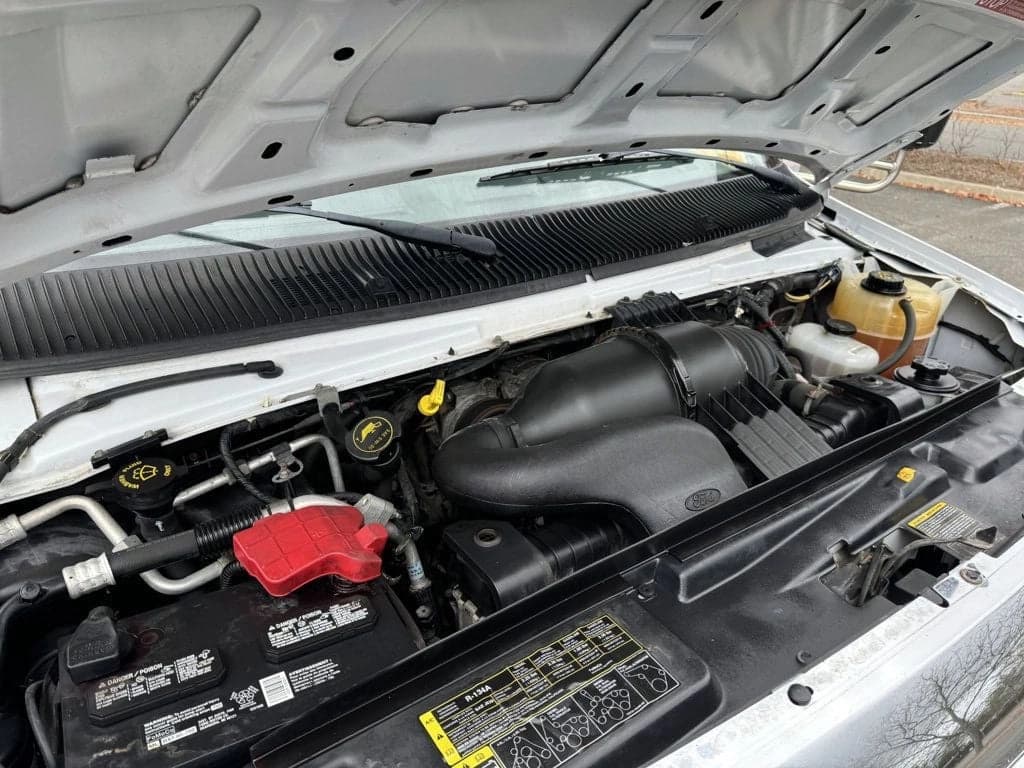 2016 Ford E350 Shuttle Bus - Image 17