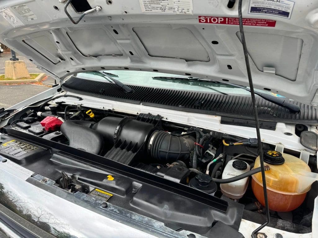 2016 Ford E350 Shuttle Bus - Image 18