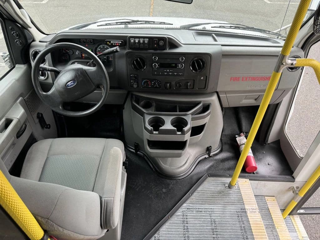 2016 Ford E350 Shuttle Bus - Image 19