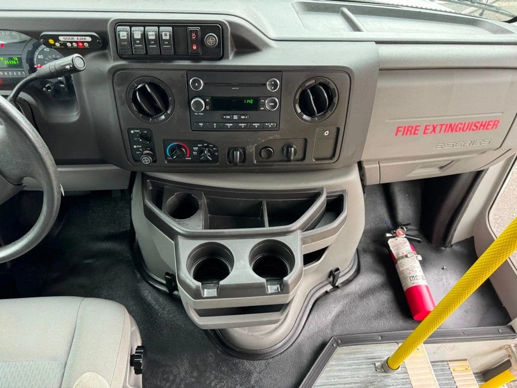 2016 Ford E350 Shuttle Bus - Image 21