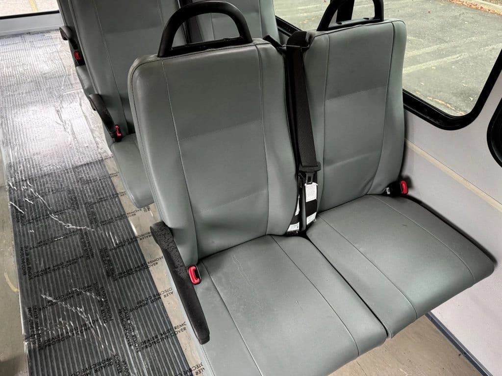 2016 Ford E350 Shuttle Bus - Image 23
