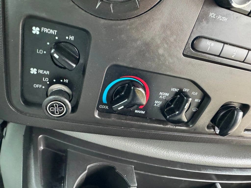 2016 Ford E350 Shuttle Bus - Image 29