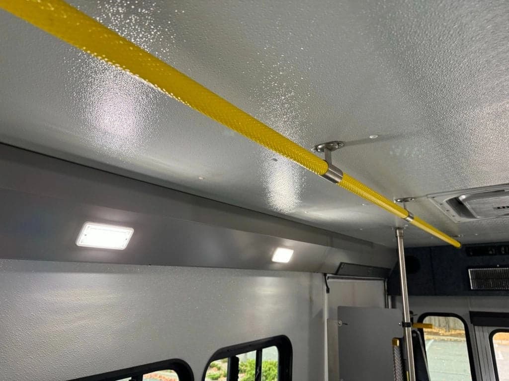 2016 Ford E350 Shuttle Bus - Image 30