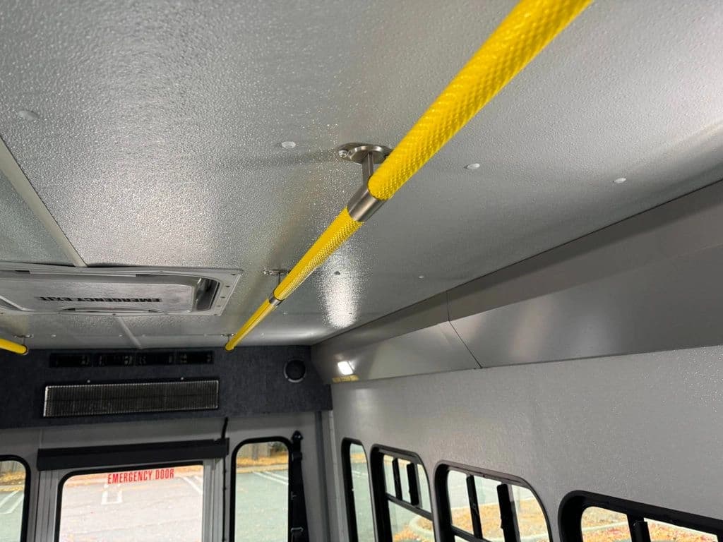 2016 Ford E350 Shuttle Bus - Image 31