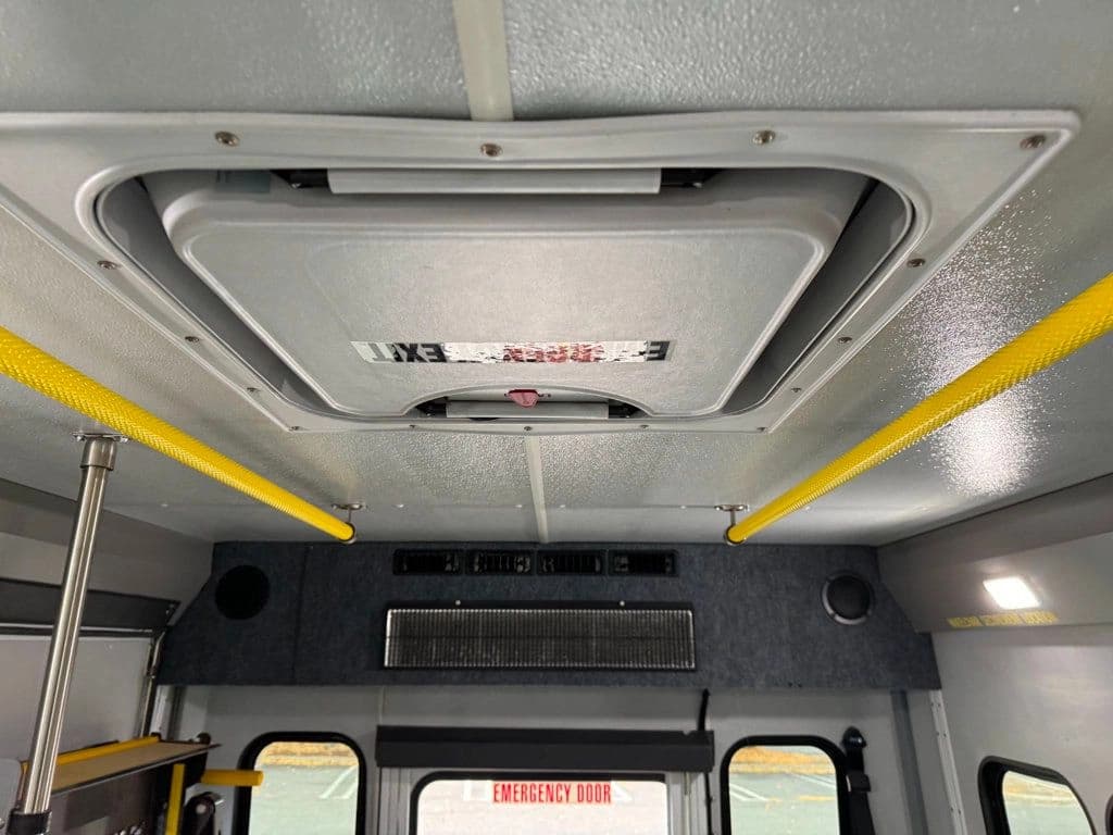 2016 Ford E350 Shuttle Bus - Image 32
