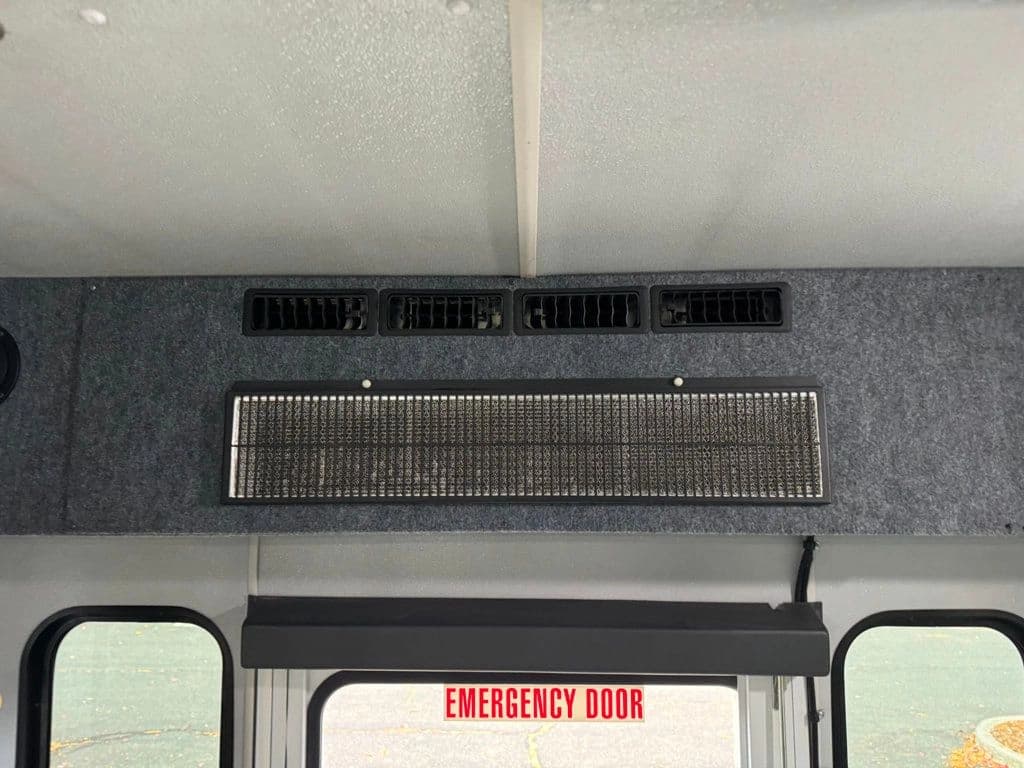 2016 Ford E350 Shuttle Bus - Image 33