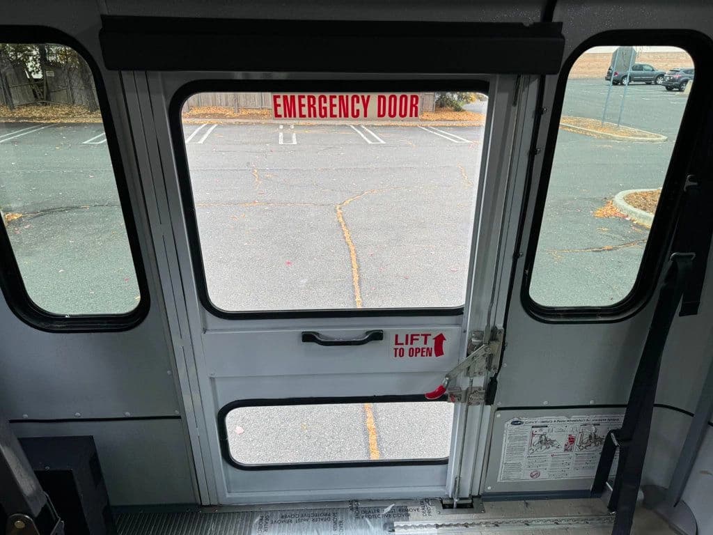 2016 Ford E350 Shuttle Bus - Image 34