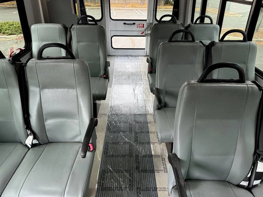 2016 Ford E350 Shuttle Bus - Image 5