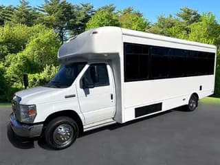 2014 Ford E450 Starcraft bus