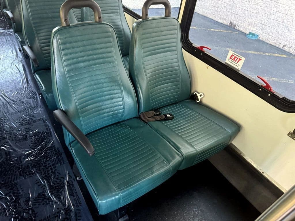 2014 Ford E450 Starcraft Wheelchair Shuttle Bus - Image 24