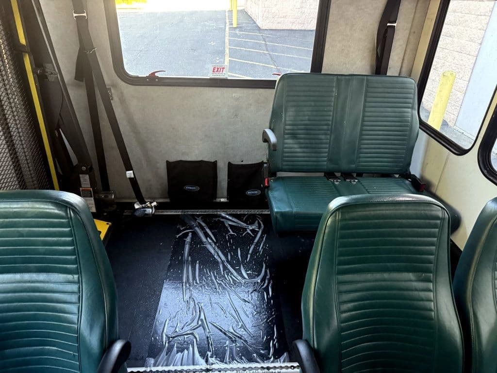 2014 Ford E450 Starcraft Wheelchair Shuttle Bus - Image 25