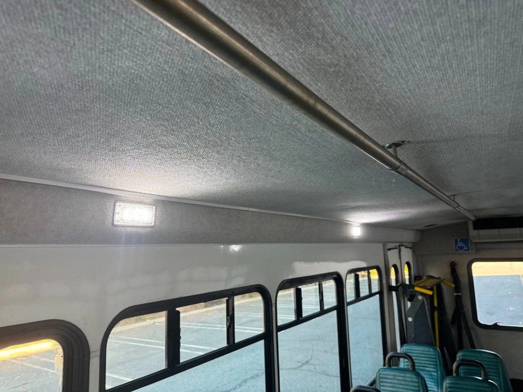 2014 Ford E450 Starcraft Wheelchair Shuttle Bus - Image 36