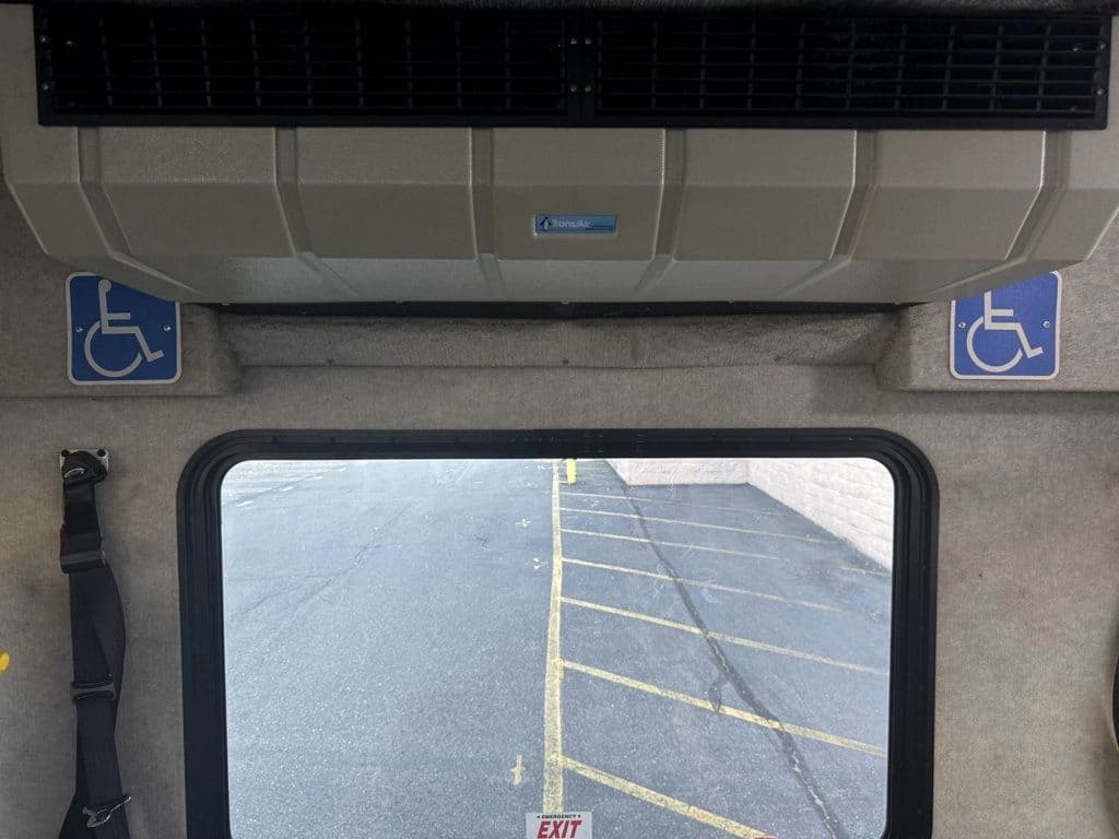 2014 Ford E450 Starcraft Wheelchair Shuttle Bus - Image 40