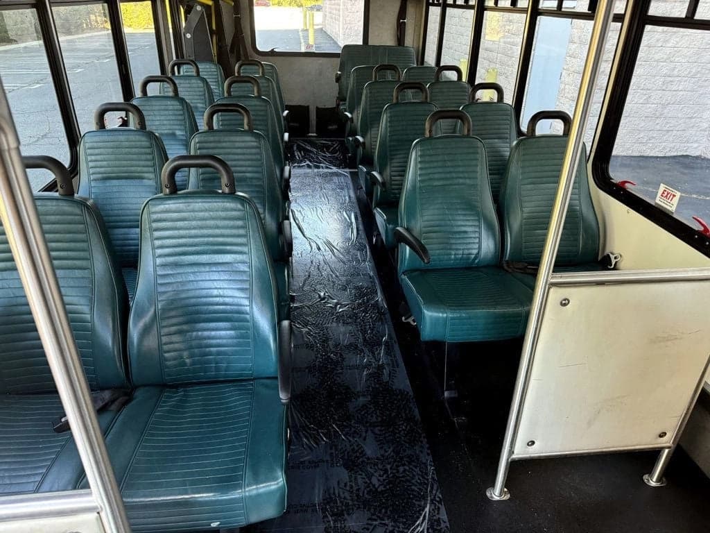 2014 Ford E450 Starcraft Wheelchair Shuttle Bus - Image 7