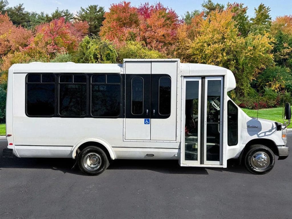 2016 Ford E-450 Eldorado Wheelchair Shuttle Bus - Image 4