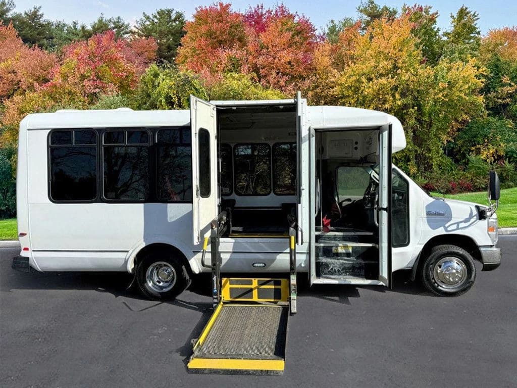 2016 Ford E-450 Eldorado Wheelchair Shuttle Bus - Image 2