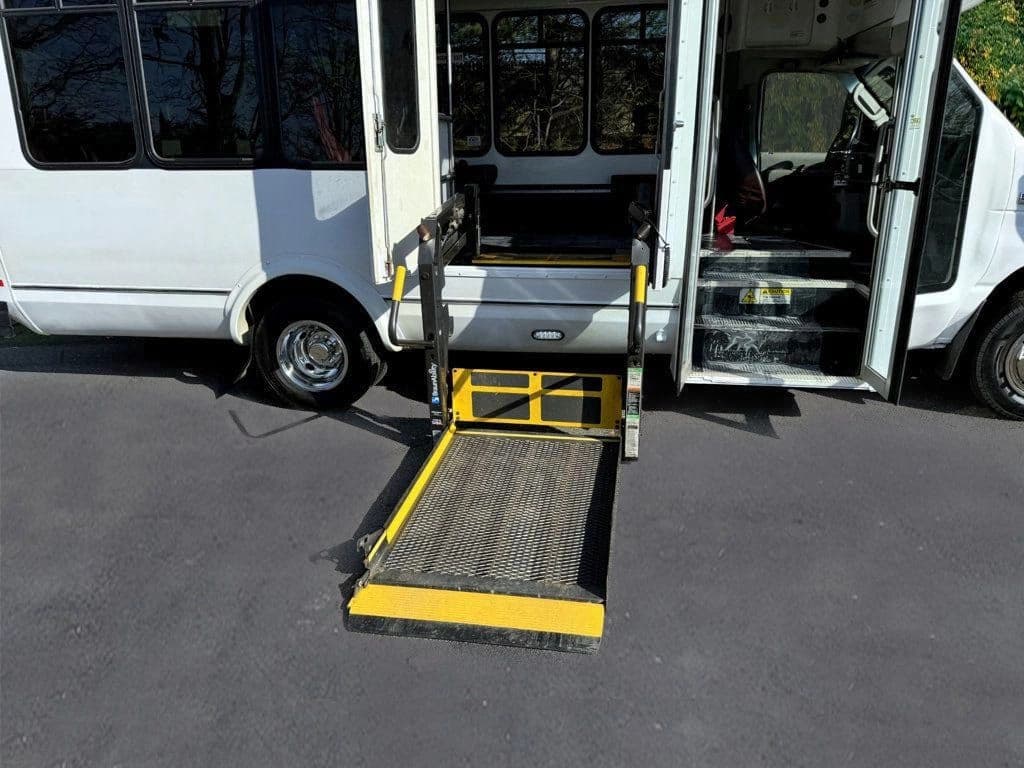 2016 Ford E-450 Eldorado Wheelchair Shuttle Bus - Image 6
